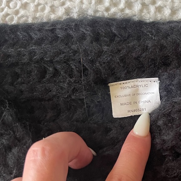 Knit Fringe Scarf - Picture 3 of 3